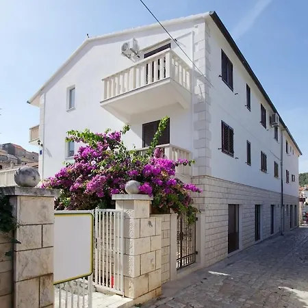 公寓 In Historic Center 赫瓦尔